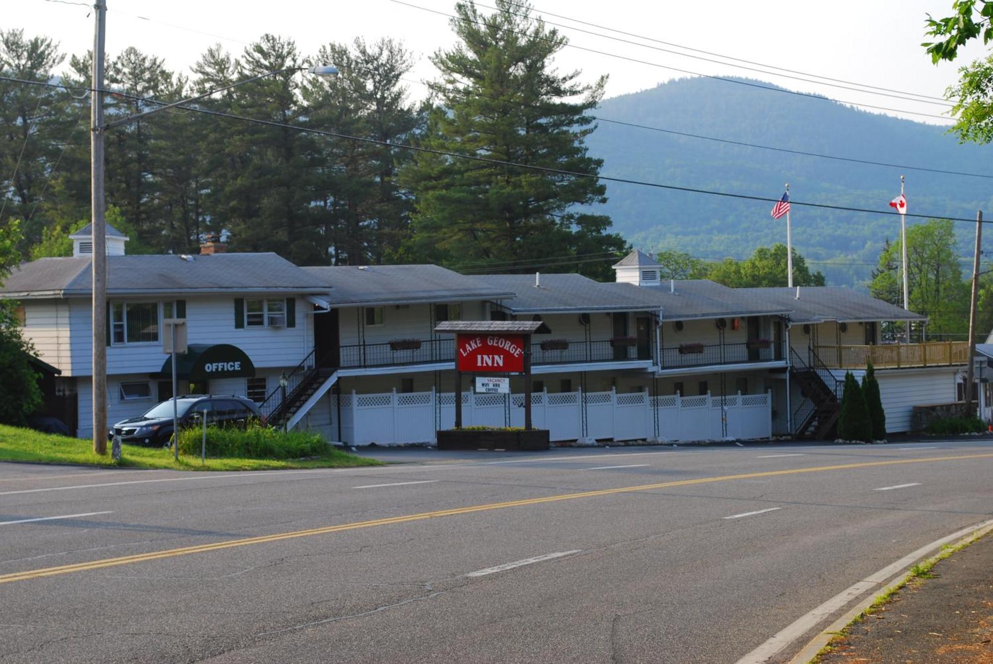 The Lake George Inn Buitenkant foto